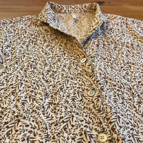 Rylee + Cru Women’s Button Up Top - Picture 3 of 5